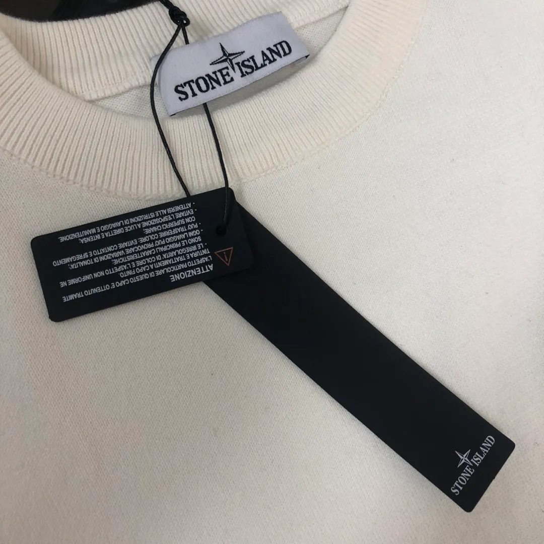 P190 STONE ISLAND 💥 Exclusive latest men's casual pullover knitted sweater ~ advanced customization, full of urban style, classic, simple and elegant round neck bottoming knitted sweater. Imported fabrics are soft and delicate, and are skin-friendly and comfortable to wear. A basic foundation is indispensable for men's wardrobes. They can be used to match various clothing anytime and anywhere to meet your daily needs. The design of the clothes is very simple, embellished with unique compass logo embroidery, fashionable and versatile⚠️⚠️✨✨A must-have item for men! All three standards are complete! Color: black, off-white, gray Size: M-3XL (please state your height and weight when placing an order)